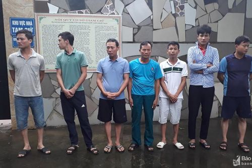 7 con bạc đánh liêng giữa trưa trong xưởng đá ở Nghệ An