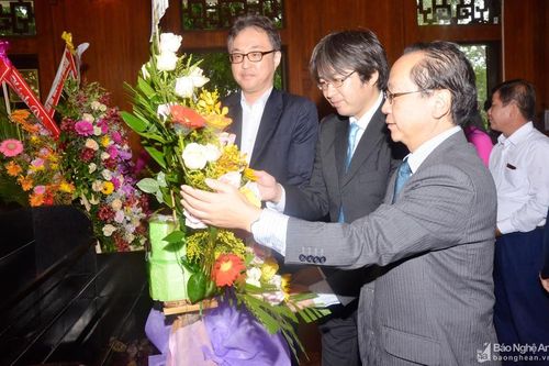 Các cơ quan, doanh nghiệp Nhật Bản dâng hương tưởng niệm Chủ tịch Hồ Chí Minh