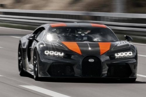 Chứng kiến Bugatti Chiron vượt ngưỡng tốc độ 490km/giờ