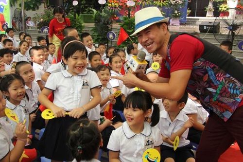 Nghệ sĩ Xuân Bắc xúc động chia sẻ việc không được cùng con dự lễ khai giảng trong nhiều năm