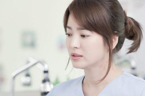 Gia đình Song Hye Kyo đã từng bị tống tiền và đe dọa tạt axit