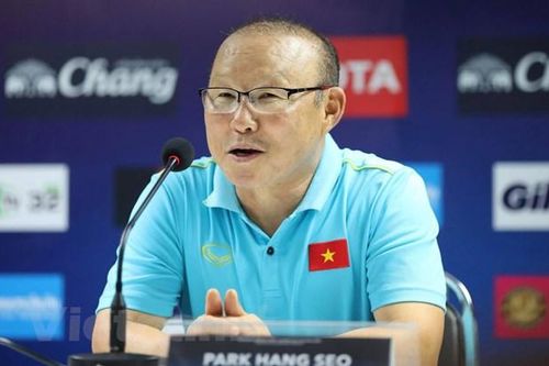 Huấn luyện viên Park Hang-seo xin lỗi sau khi nhận thẻ vàng