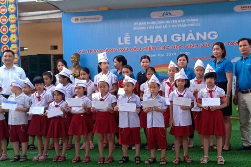 Bảo Việt nhân thọ Lào Cai trao gần 200 suất quà cho học sinh