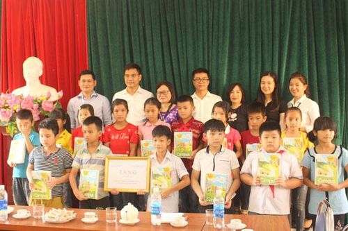 Tiếp sức cho học sinh nghèo