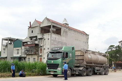 Vĩnh Phúc: Thanh tra giao thông tăng cường kiểm tra, xử lý xe quá khổ, quá tải