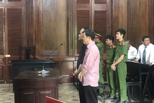 Đổi tiền giả - lãnh án thật