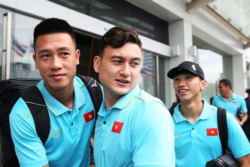 ĐT Việt Nam bịn rịn chia tay nhau ở Thái Lan