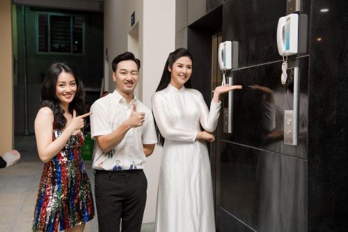 Hoa hậu Ngọc Hân hội ngộ MC Thành Trung, Quỳnh Chi khi về thăm trường cũ