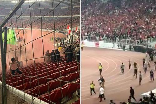 CĐV Việt Nam chú ý: Ẩu đả kinh hoàng trận Indonesia vs Malaysia, cầu thủ rời sân bằng xe bọc thép