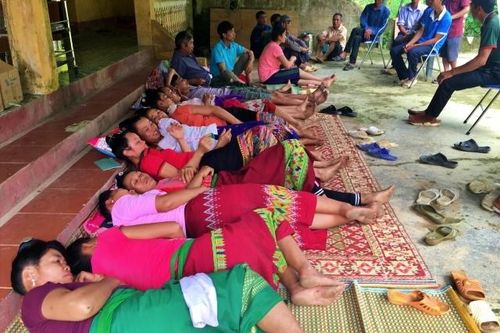 Hơn trăm người ngộ độc sau tiệc mừng nhà mới