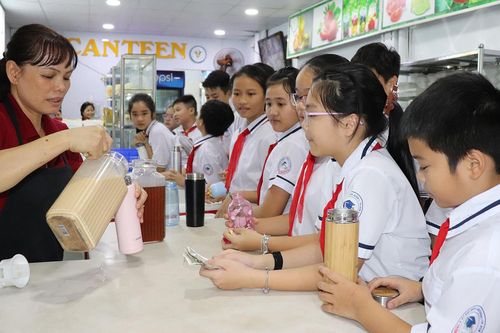 Học sinh nói không với rác thải nhựa