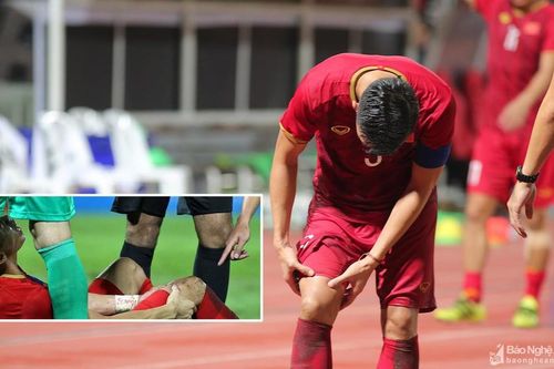 Bị tiền vệ Thái Lan chơi xấu, Quế Ngọc Hải ngao ngán vì trọng tài không rút thẻ