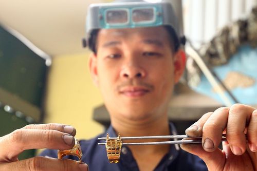 Cận cảnh các công đoạn tỉ mỉ và kiên nhẫn của nghề kim hoàn