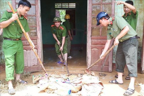 Nỗ lực tìm kiếm người mất tích, hỗ trợ gia đình có người bị nạn do mưa lũ
