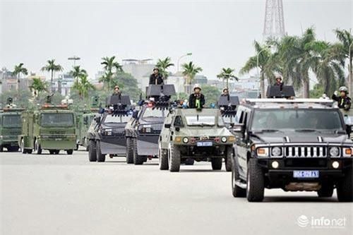 Khám phá kho 'taxi bọc thép' của Cảnh sát Cơ động Việt Nam