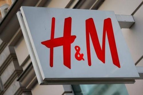 Hãng H&M ngừng mua đồ da của Brazil vì cháy rừng Amazon