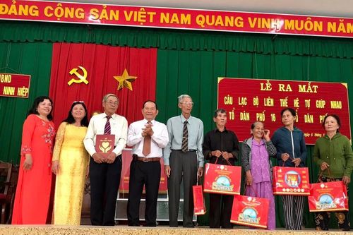 Ra mắt Câu lạc bộ Liên thế hệ tự giúp nhau