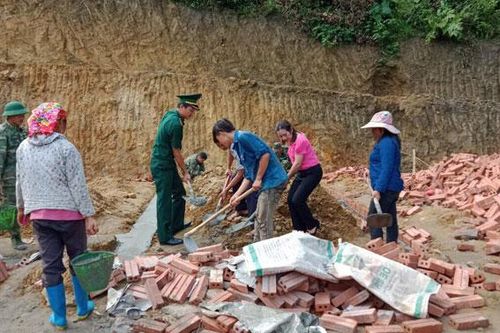Khởi công xây tặng nhà 'Mái ấm tình thương' tại xã A Mú Sung