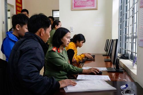 Giảm tải thủ tục hành chính nhờ áp dụng hệ thống xử lý tờ khai điện tử