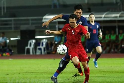 Văn Toàn: 'Tôi tiếc đã không ghi bàn vào lưới Thái Lan vì sân trơn'