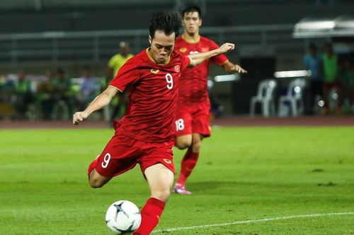 Văn Toàn: 'Tôi tiếc đã không ghi bàn vào lưới Thái Lan vì sân trơn'