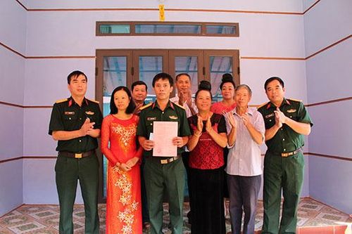 Bộ CHQS tỉnh: Bàn giao 'Nhà đồng đội' cho quân nhân có hoàn cảnh khó khăn
