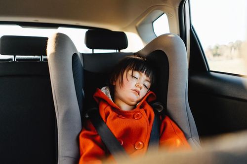 Các hãng xe hơi sẽ lắp hệ thống giám sát chống bỏ quên trẻ em
