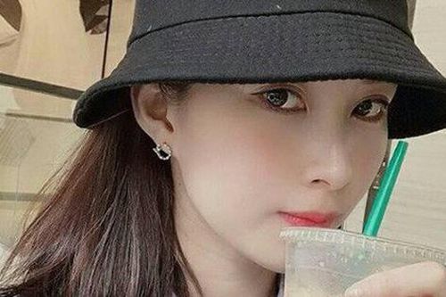 Tự nhận yêu thích việc sống xanh, kêu gọi hạn chế dùng đồ nhựa để bảo vệ môi trường nhưng Hoa hậu Đặng Thu Thảo lại bị soi dùng cốc nhựa trong bức ảnh mới nhất