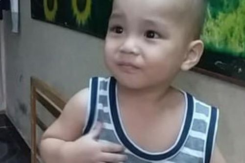 Gửi con trai cho người lạ chăm sóc, người mẹ nói đến bệnh viện truyền máu rồi mất liên lạc