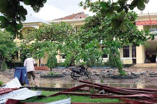Hơn 300 trường ở Hà Tĩnh chưa thể khai giảng vì lũ