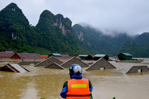 Cuộc sống nơi nước ngập tới nóc nhà