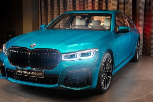 BMW M760Li 2020 màu xanh đặc biệt tại UAE, giá 200.000 USD