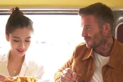 David Beckham đăng clip ăn uống, nói chuyện vui vẻ với Angelababy