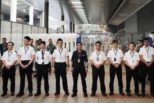 Hong Kong thắt chặt an ninh, ngăn người biểu tình làm tê liệt sân bay