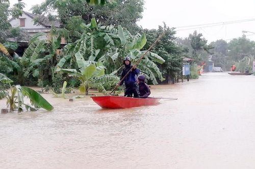 Lũ rút dần tại miền Trung, gần 1 nghìn trường học tổ chức khai giảng muộn