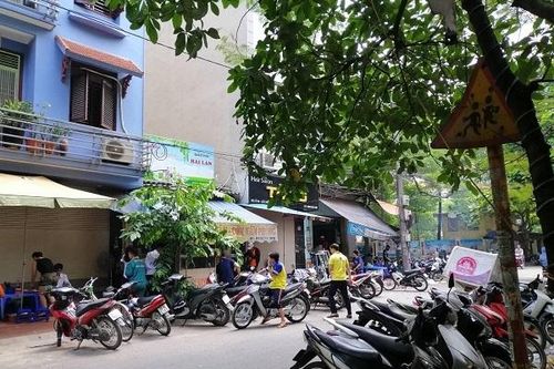 Lấn chiếm lòng đường, vỉa hè tại khu đô thị Đền Lừ