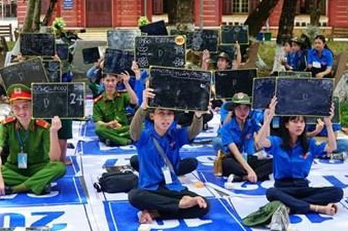 Nhớ lời Di chúc theo chân Bác
