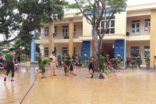 Nỗ lực khắc phục hậu quả lũ
