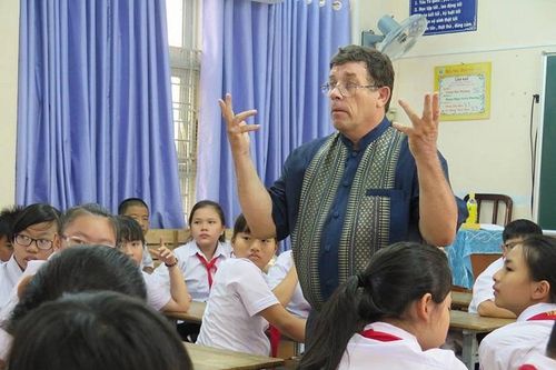 Dạy học bằng ngoại ngữ: Tham vọng riêng mỗi trường