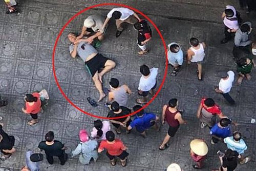 Nghi hộp bưu kiện phát nổ khiến nhiều người bị thương tại chung cư Linh Đàm?
