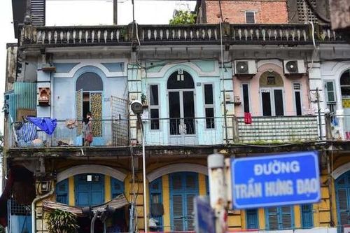 Sống ở chung cư 440 Trần Hưng Đạo: 'Sập vẫn phải ở chứ tiền đâu mà dời đi'