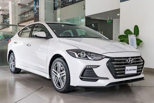 Bất ngờ thêm nhiều ô tô giảm giá mạnh trăm triệu tháng 9