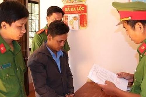Chồng thuê người đánh con riêng của vợ