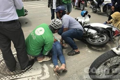Vượt đèn đỏ, 2 cô gái lao vào xe khách ở Sài Gòn