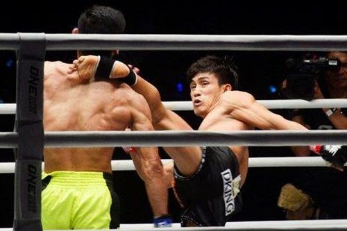 Ra mắt ONE Championship, Nguyễn Trần Duy Nhất hạ đo ván đối thủ Malaysia