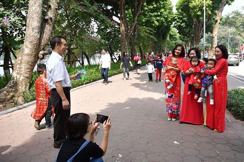 Hà Nội nắng ráo ngày cuối tuần, miền Bắc sắp có mưa hạ nhiệt