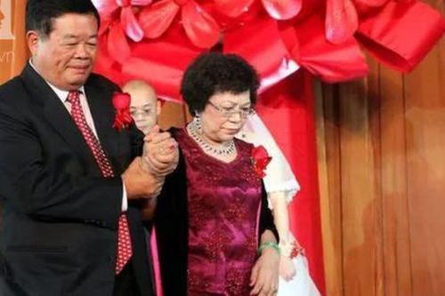 'Cao thủ' giữ chồng là đây: Mù chữ nhưng vẫn đánh bật kẻ thứ 3 nhẹ nhàng và chồng tỷ phú ngoan ngoãn để vợ đứng tên toàn bộ tài sản