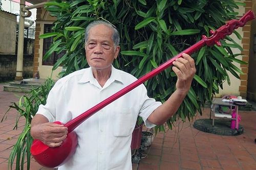 Người nghệ sĩ tâm huyết với cây đàn tính