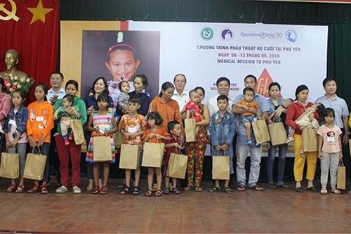 Khám, phẫu thuật vòm miệng miễn phí cho trẻ em miền trung và Tây Nguyên