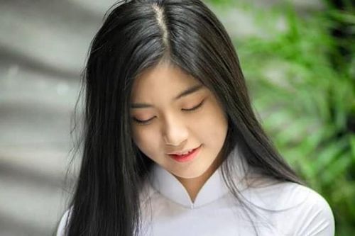 Các kiểu tóc dễ diện với áo dài, được lòng hội con gái Việt mỗi ngày đến trường